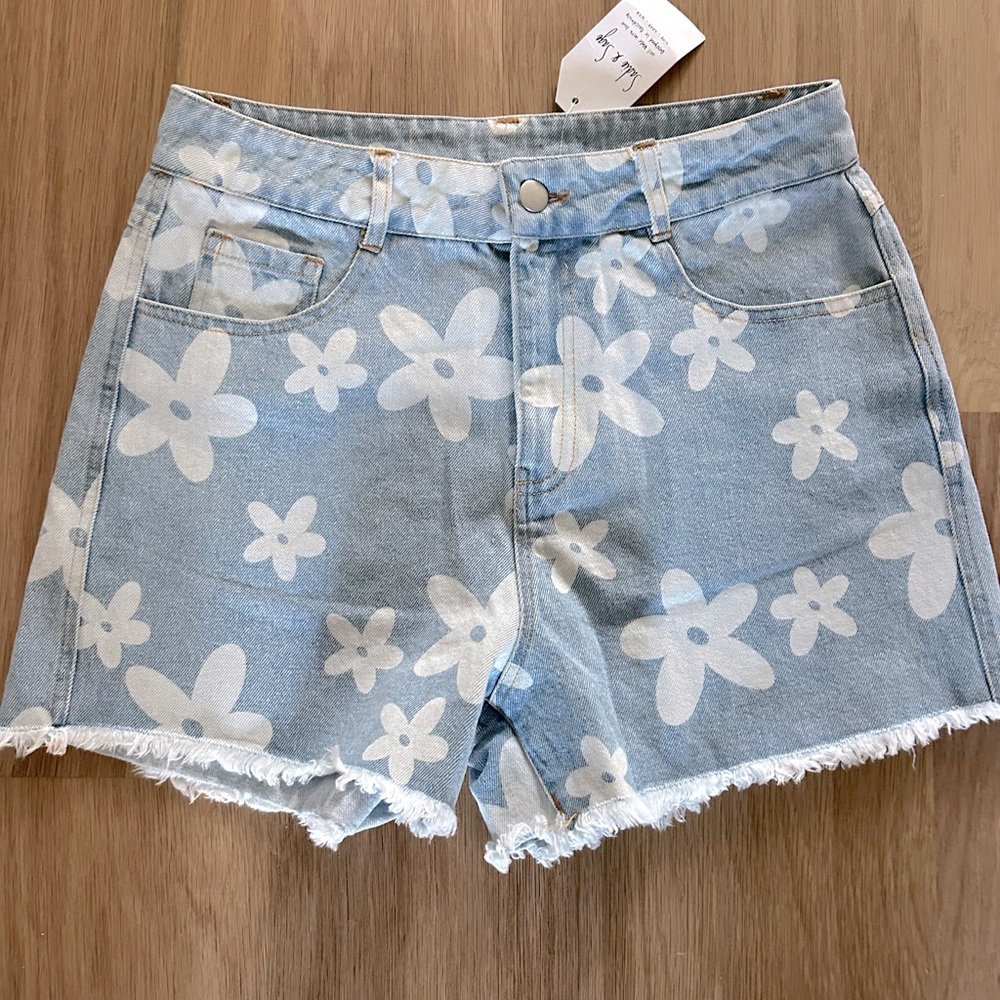Sadie & Sage flower girl distressed denim shorts